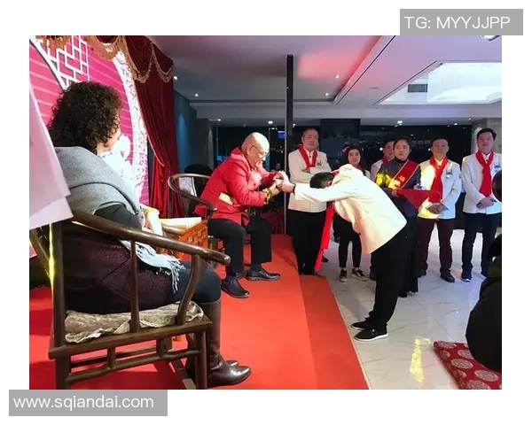 天下足球再聚首共庆盛事球迷欢聚一堂共享激情与荣耀的时刻